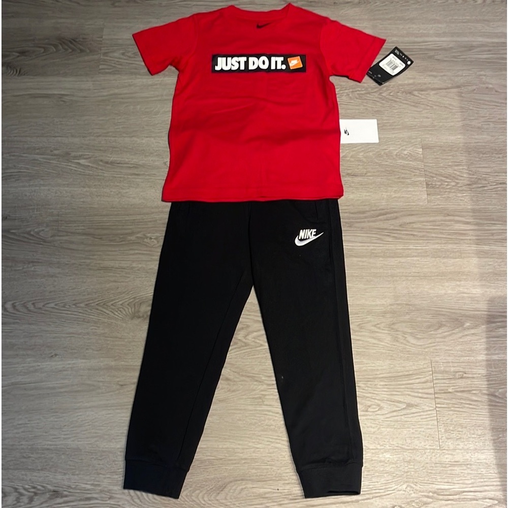 NWT Nike sweatpants-T-shirt - Picture 3 of 4